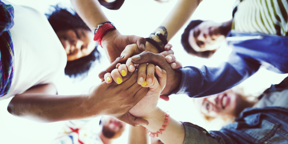 Jugendliche (Foto: Shutterstock/Rawpixel)