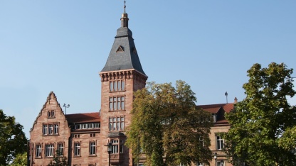 Das Dudweiler Rathaus von außen