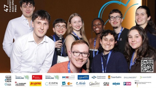 Deutsch-Französisches Blogger-Team beim FFMOP 12 junge Menschen in der Fotobox des FFMOP